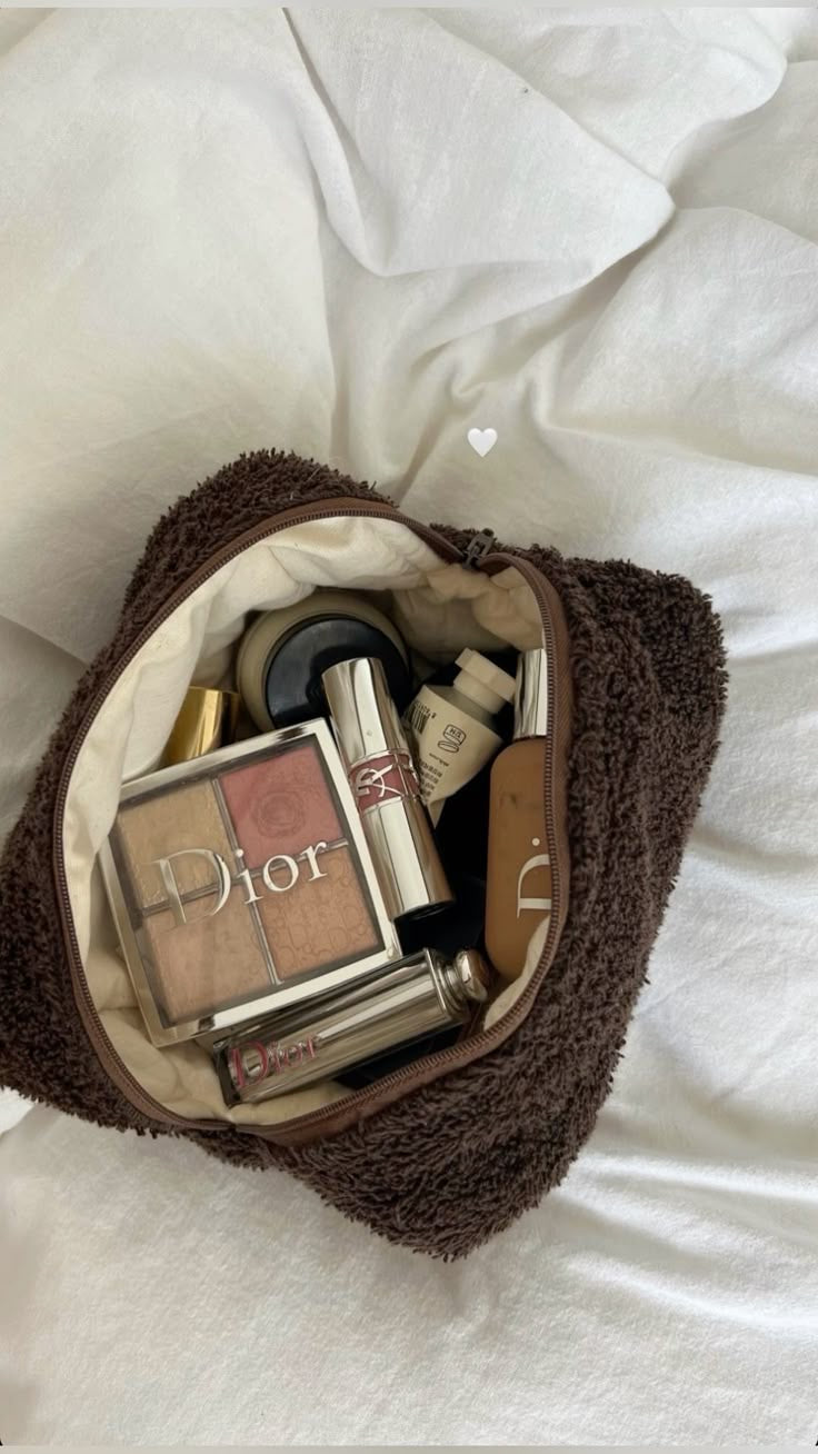 Doudou Kit Bag + FREE 24 Piece Luxury Brush Set