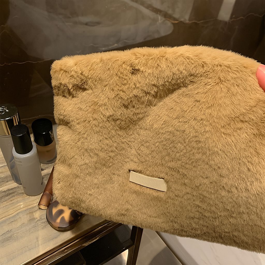 Fluffy Glow Kit Bag + FREE 24 Piece Luxury Brush Set